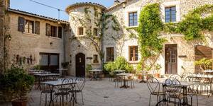 restaurant
