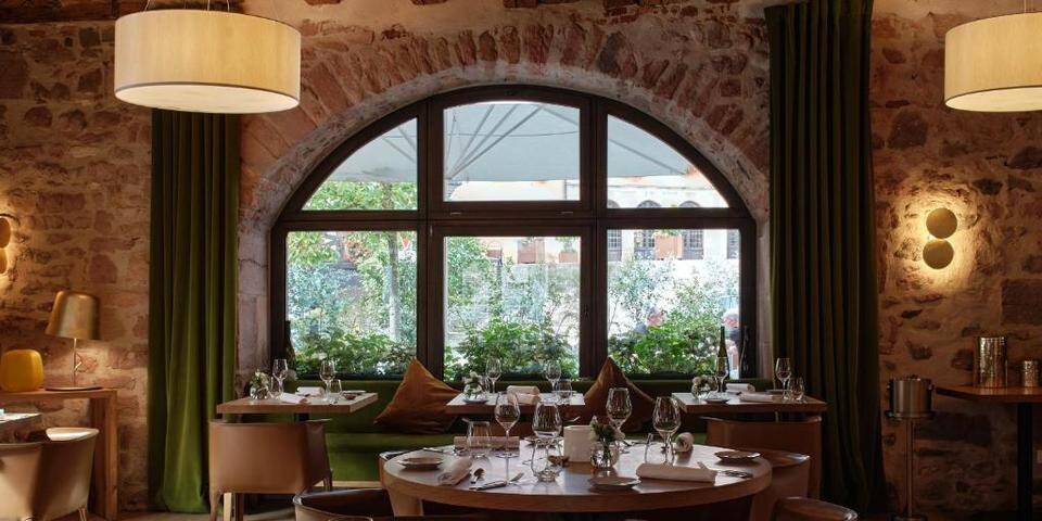 restaurant