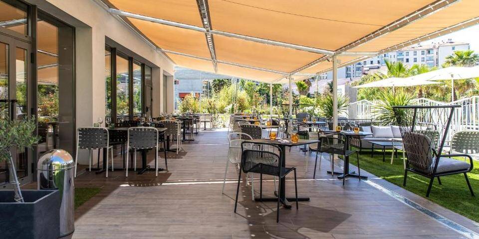 restaurant
