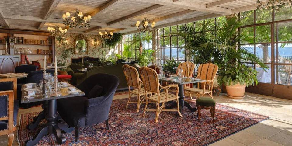 restaurant
