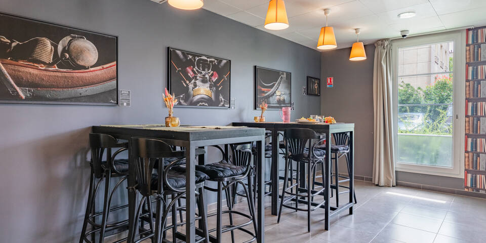 restaurant