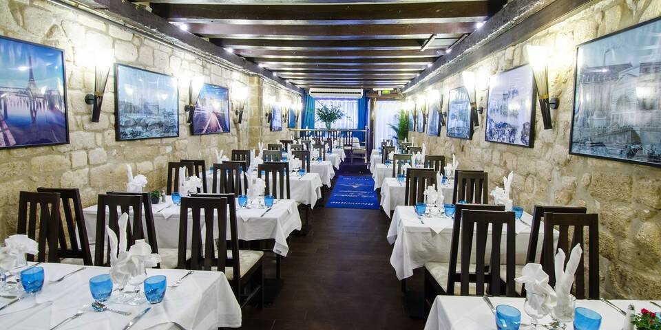 restaurant