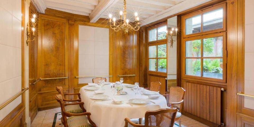 restaurant