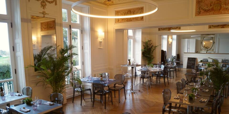 restaurant