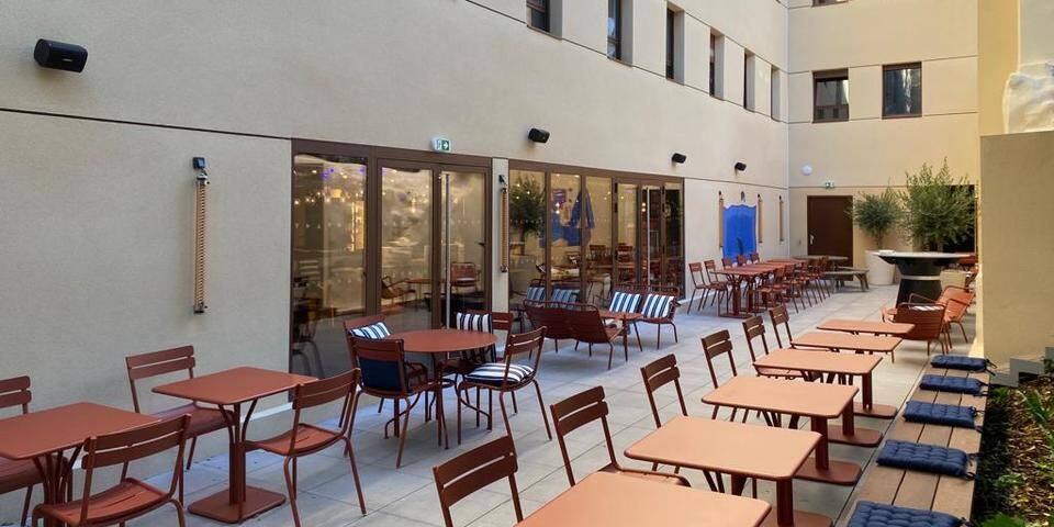 restaurant