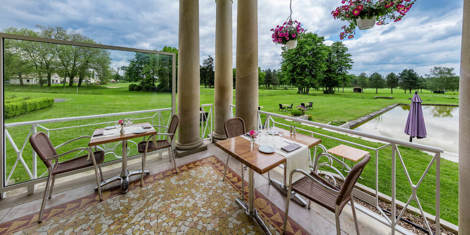 restaurant