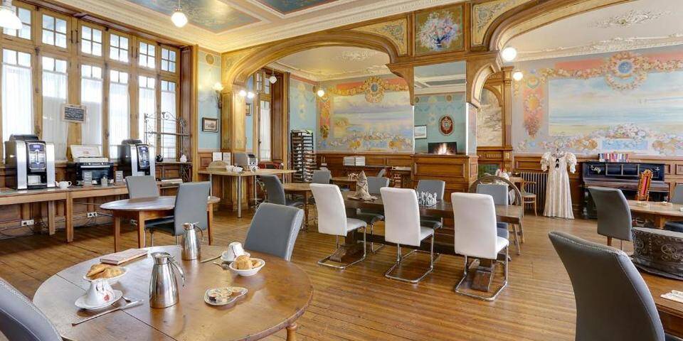 restaurant