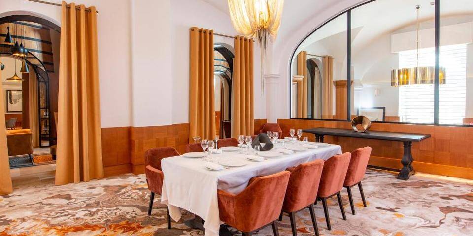 restaurant