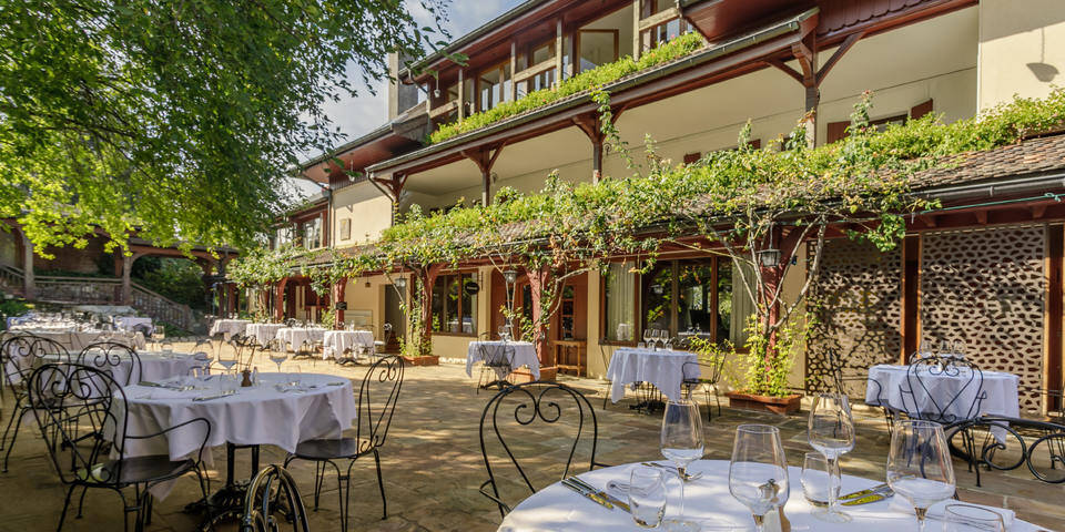 restaurant