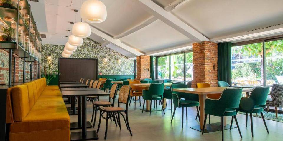 restaurant