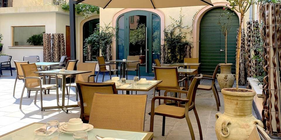 restaurant