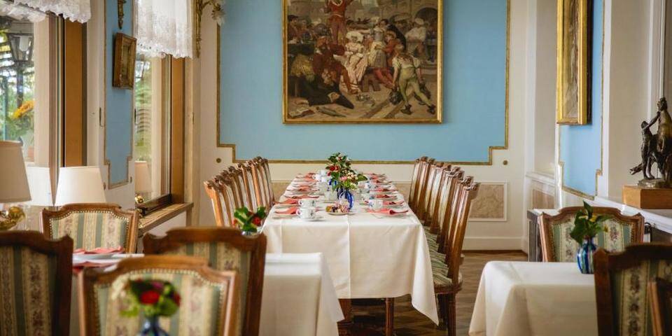 restaurant