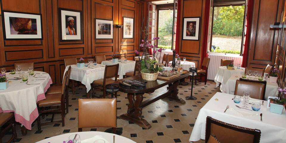 restaurant