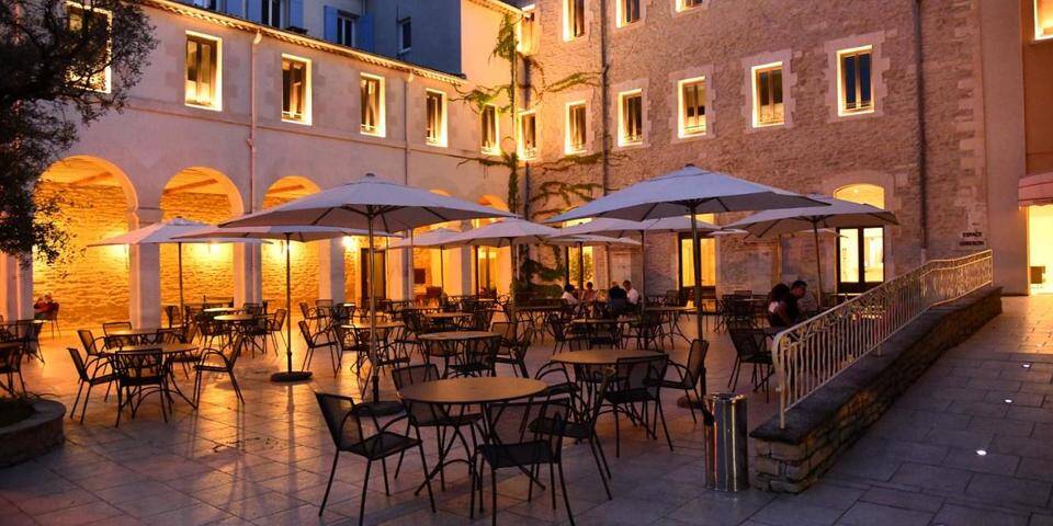 restaurant