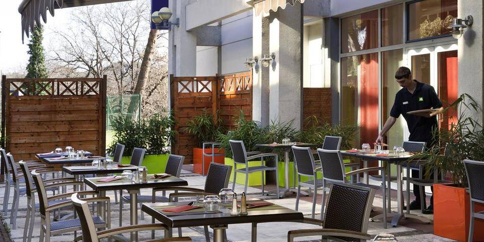 restaurant