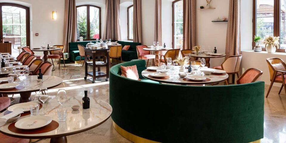 restaurant