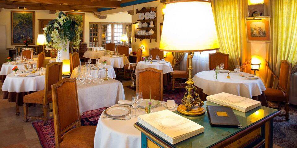 restaurant