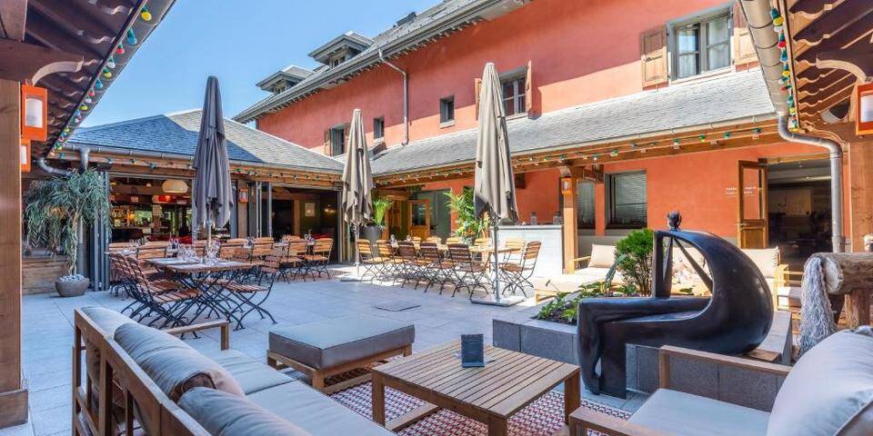 restaurant