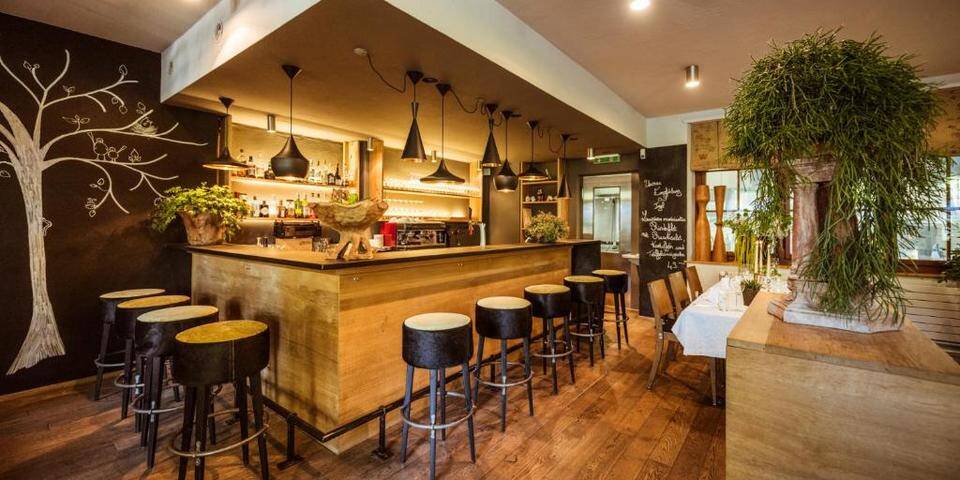 restaurant