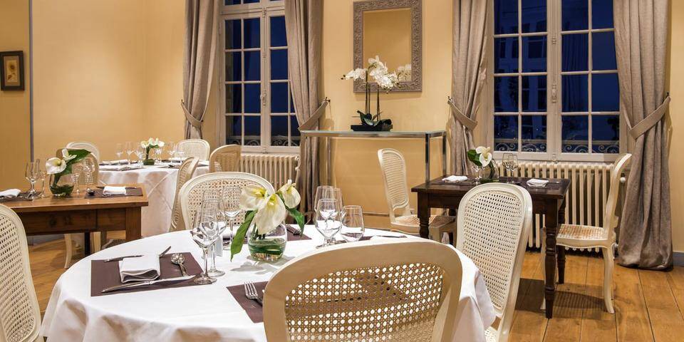 restaurant