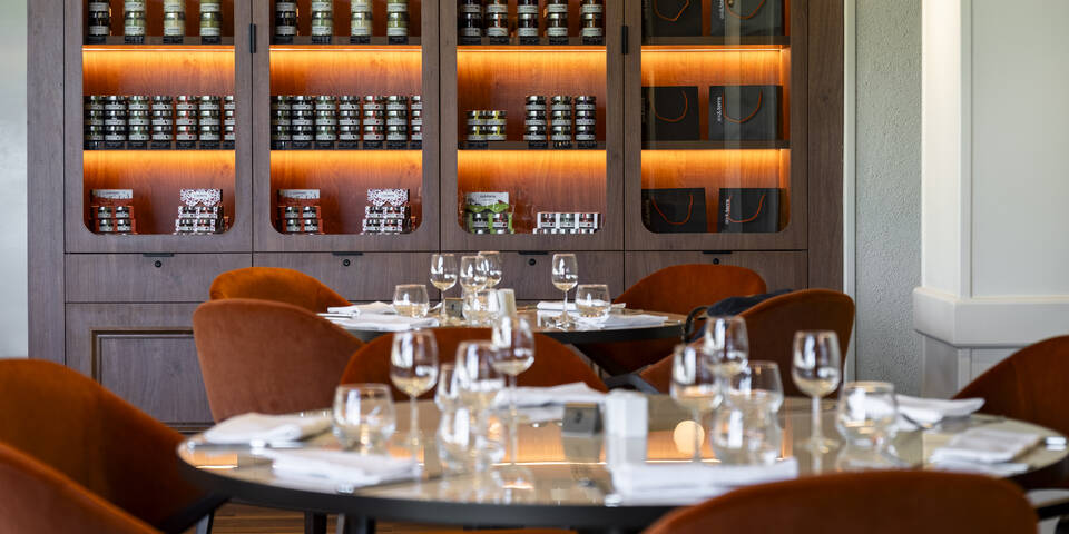 restaurant