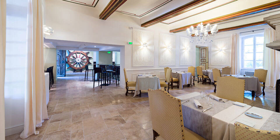 restaurant