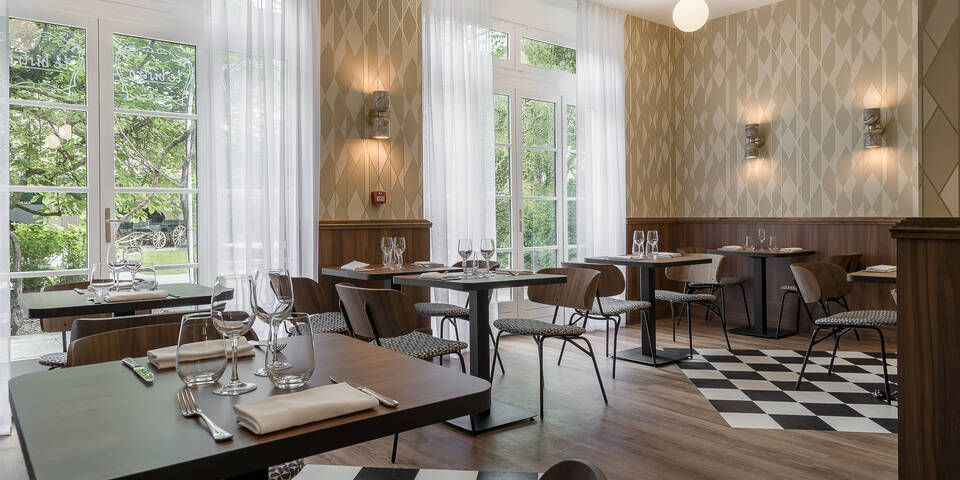 restaurant
