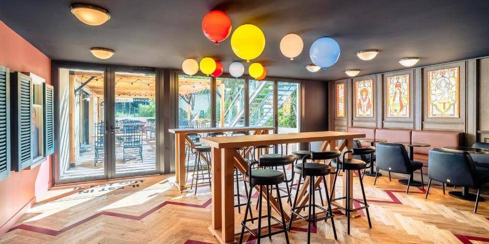 restaurant
