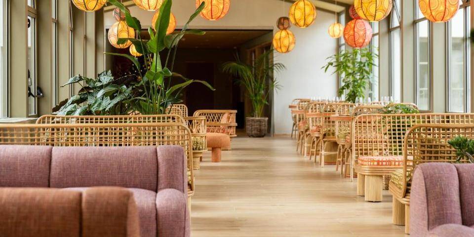 restaurant