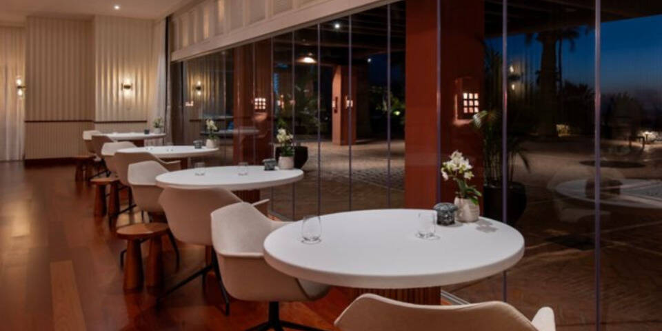 restaurant