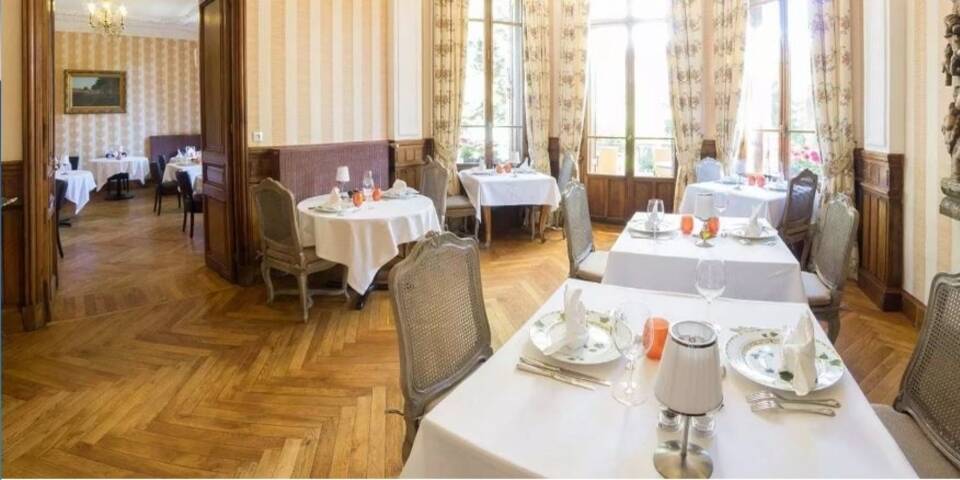 restaurant