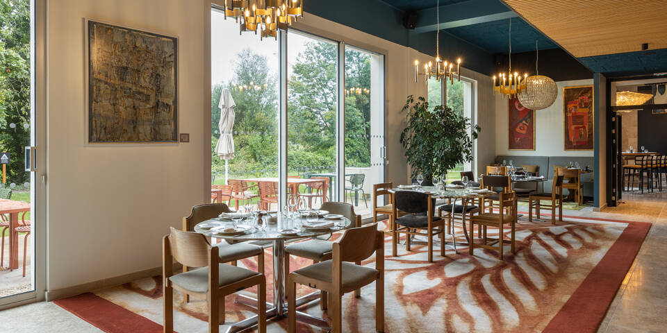 restaurant